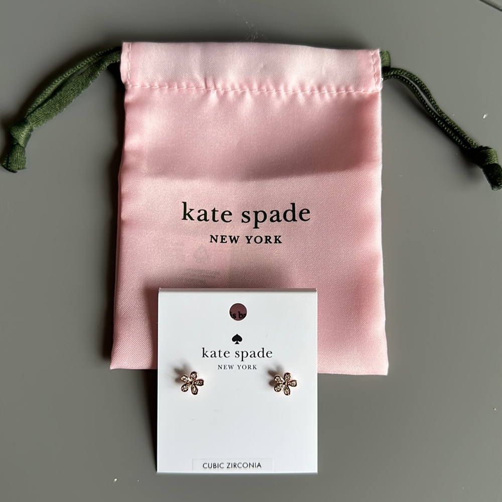 NWT Kate Spade gardenia Flower Studs clear/gold
